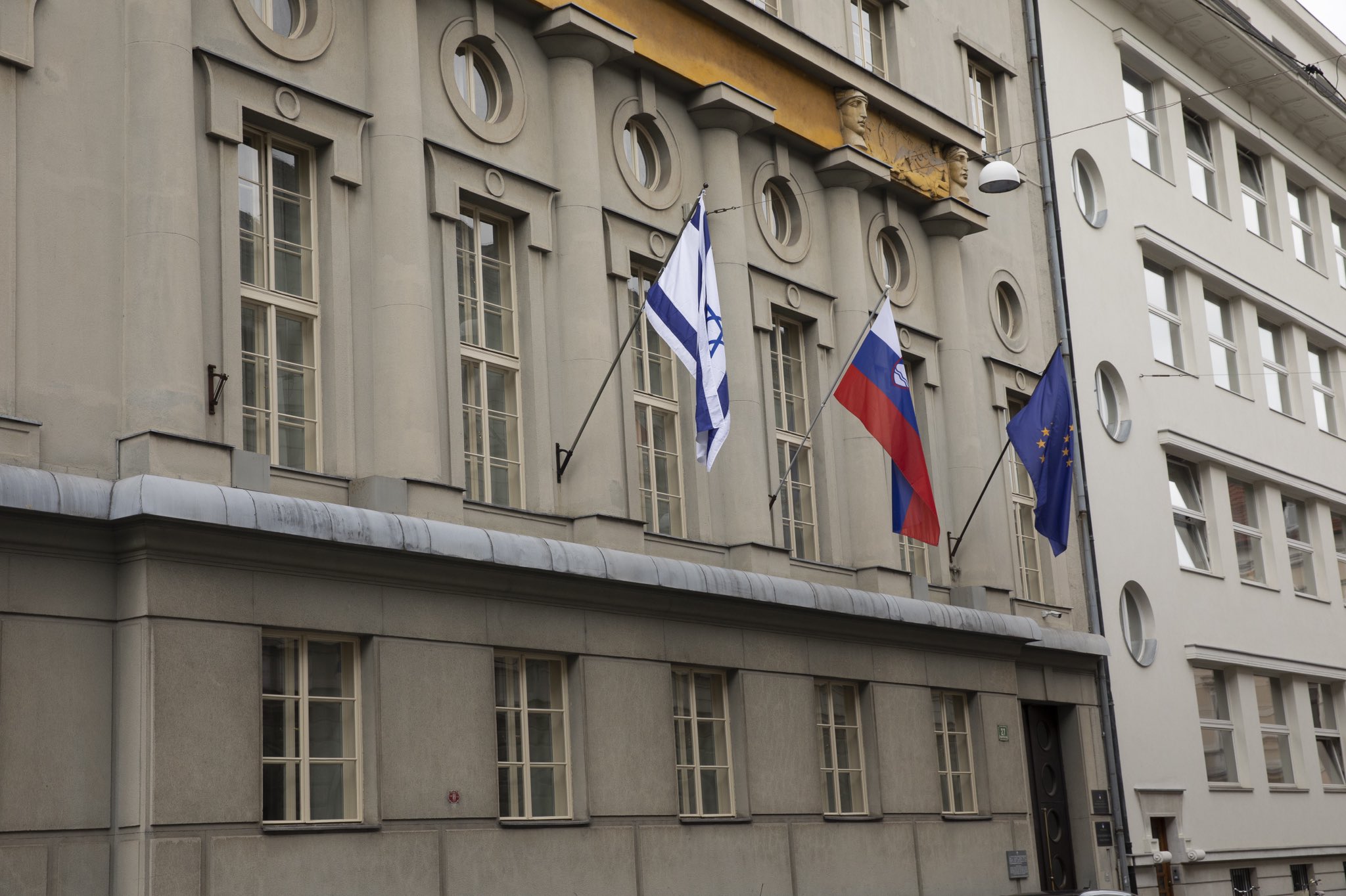 Slovenska muslimanska skupnost: Izobešanje zastave Izraela zloraba oblasti