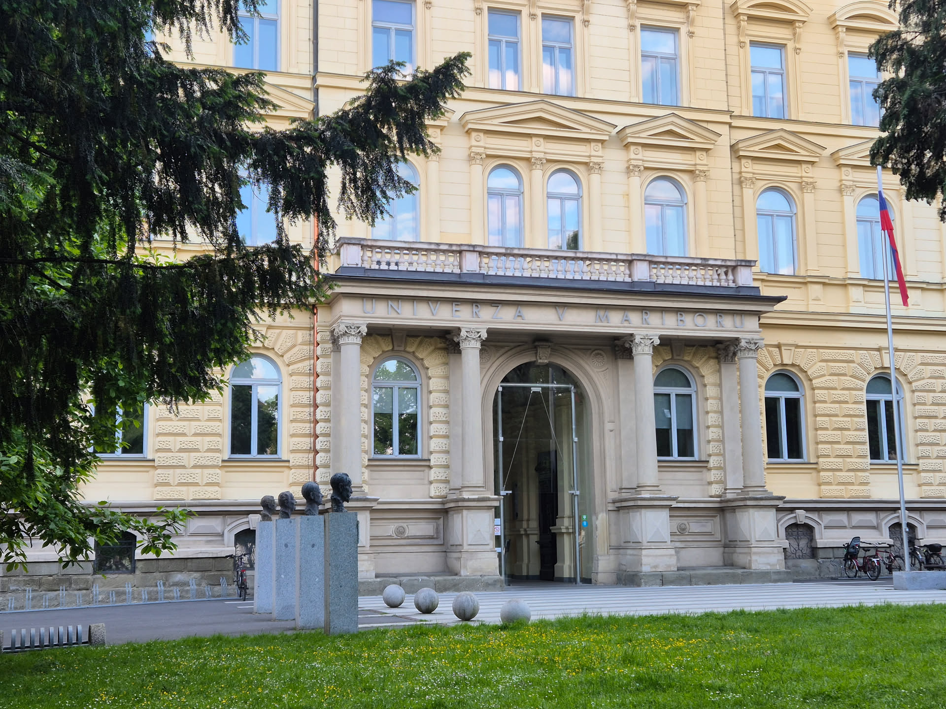 Je prepoved umetne inteligence sploh mogoča? Na Univerzi v Mariboru so raje izbrali pot odgovorne uporabe
