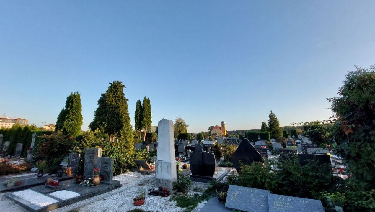 DNEVNA: Bo obiskovanje grobov v dobi novih načinov slovesa sploh še aktualno?
