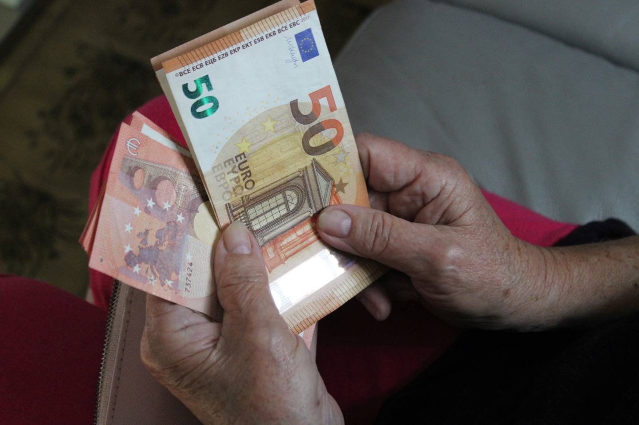 Letni dodatek za upokojence 2025: komu pripada, koliko znaša in kdaj bo izplačan