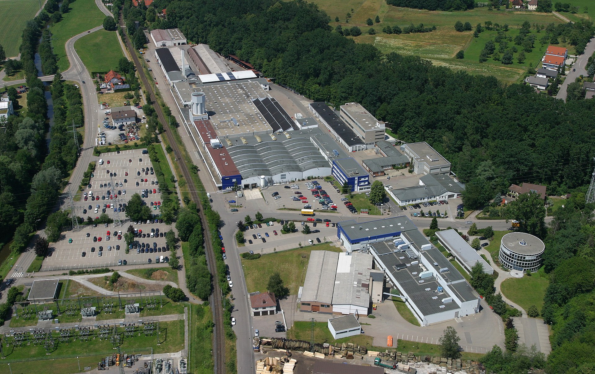 Nemški industrijski velikan v hudih težavah: Izgubili posel desetletja, brez dela bo ostalo več sto ljudi