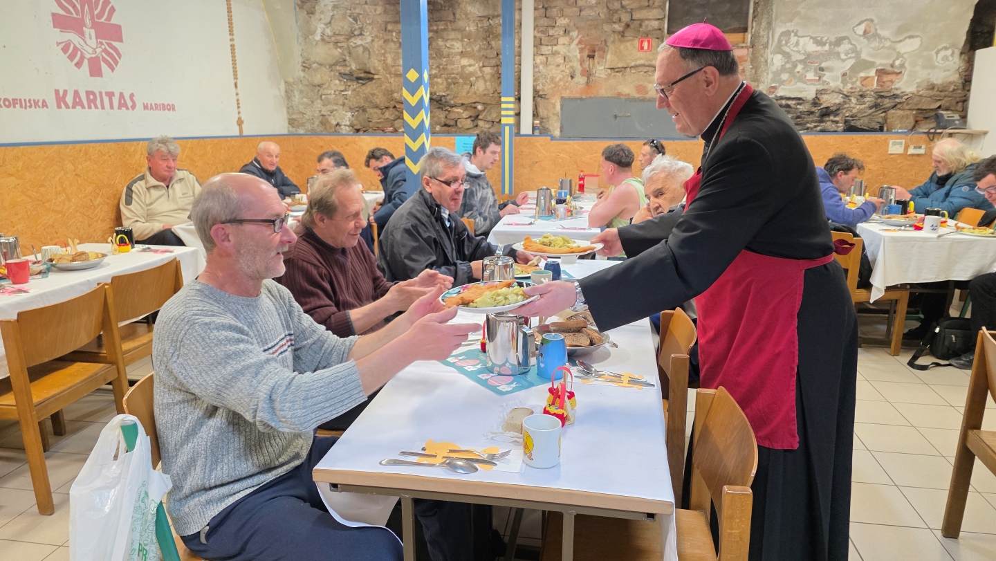 Predvelikonočno kosilo v mariborski Ljudski kuhinji Betlehem