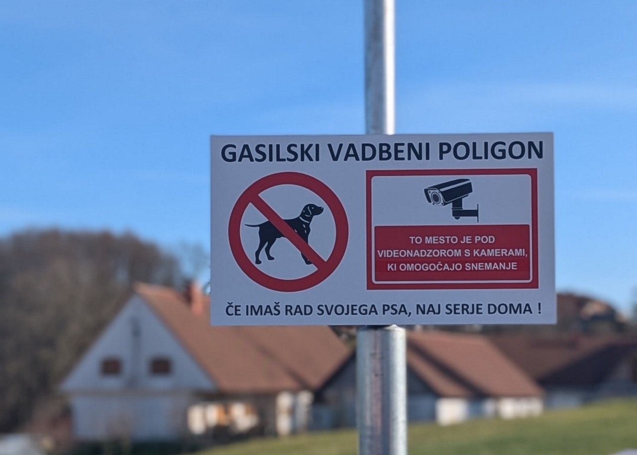 Zaradi neodgovornih lastnikov psov postavili kamere v Sveti Trojici