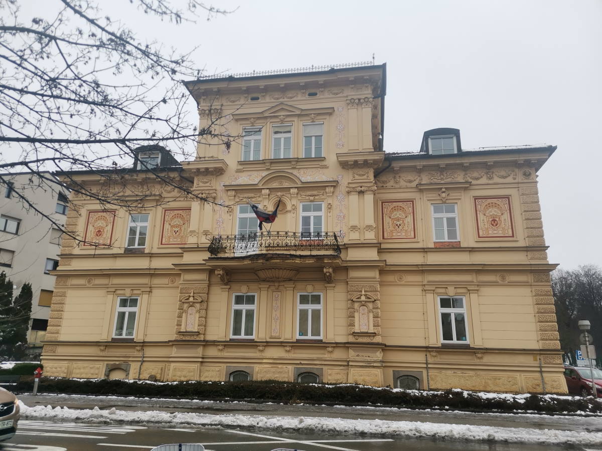 Država v prodajo vile Škapin v Mariboru