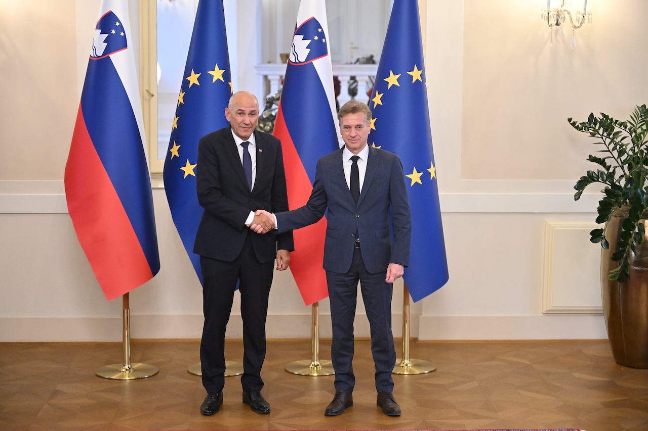 Janša toži Goloba zaradi ene besede, ki je odjeknila po vsej Sloveniji