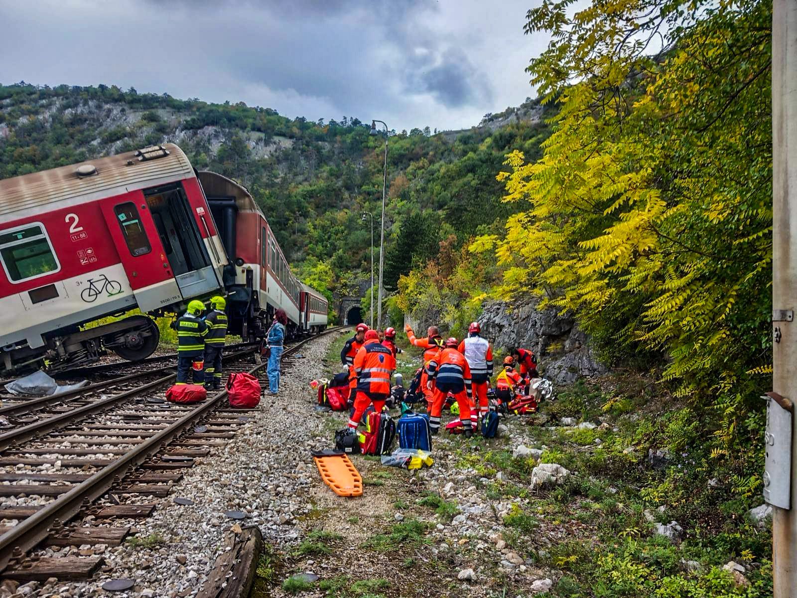 Trčenje hitrih vlakov: Najmanj 20 poškodovanih, dva huje