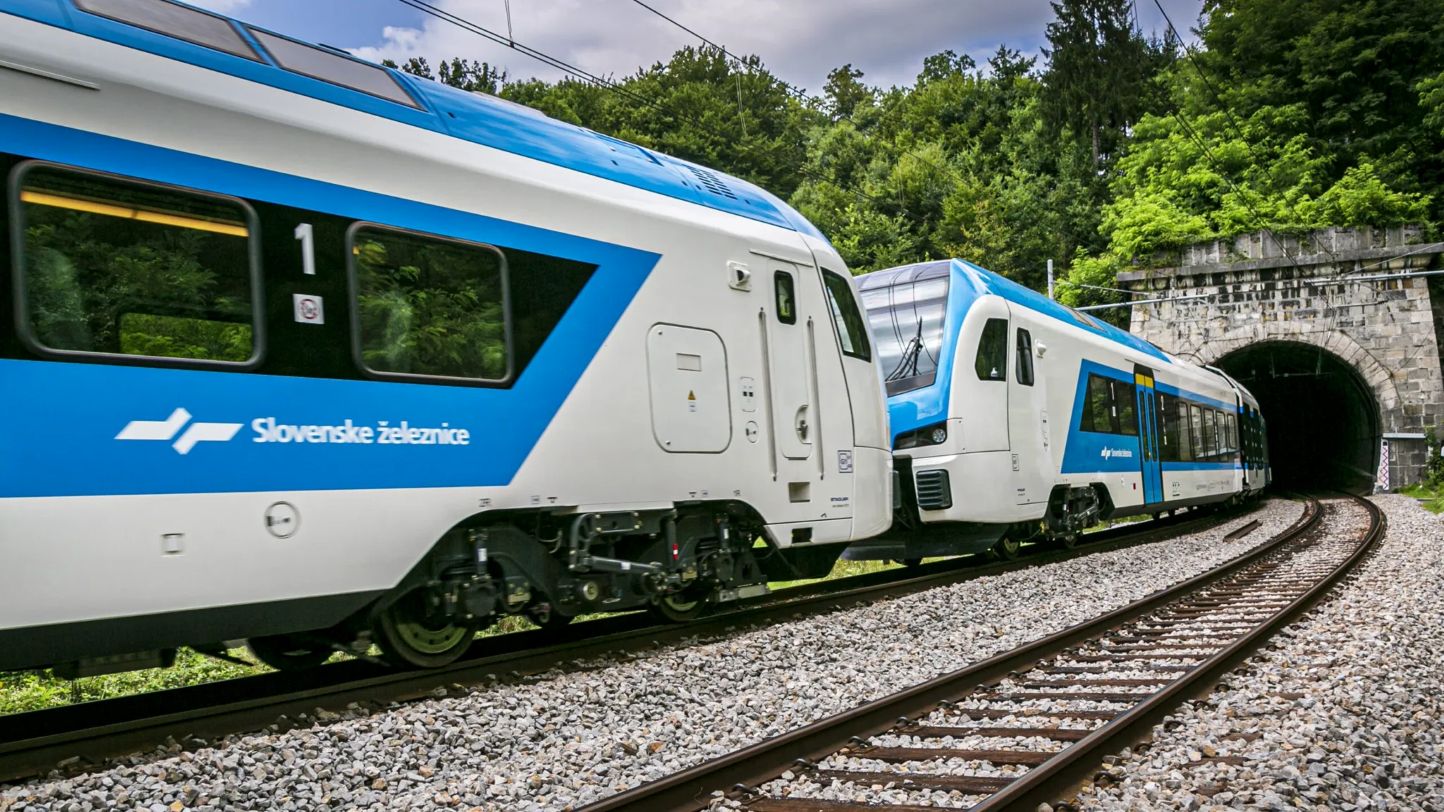 Pozor, na vlakih daljše zamude zaradi vandalizma, v teku kriminalistična preiskava