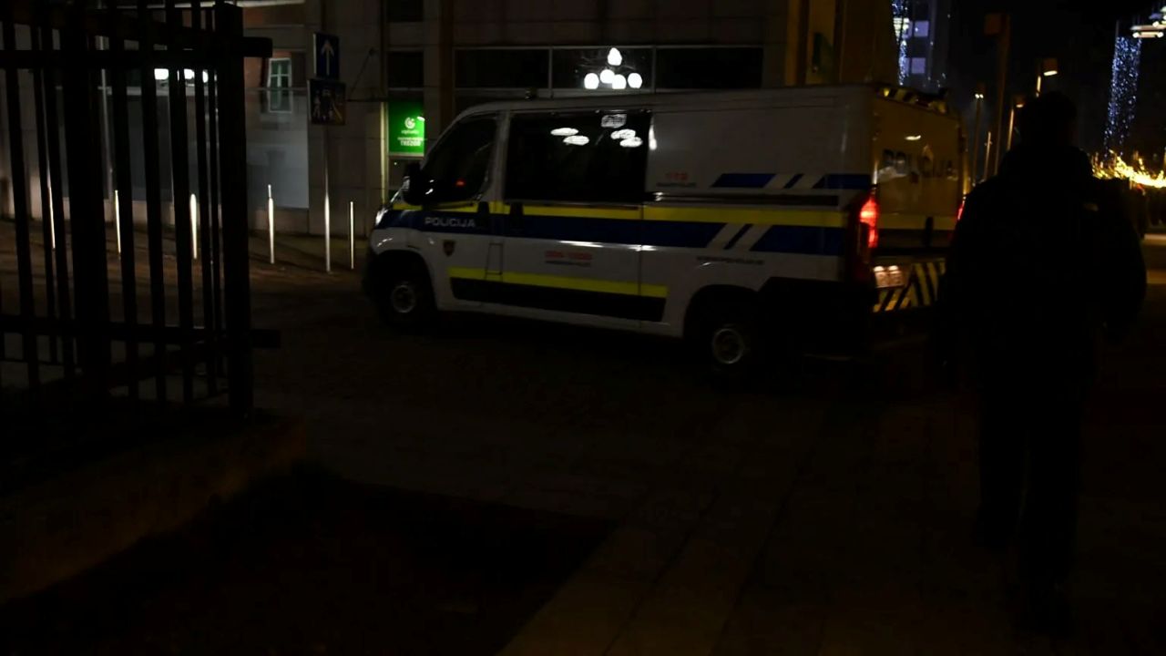 V Mariboru vlomili v objekt s hitro prehrano, v Podlehniku pa dva Romuna kradla gorivo