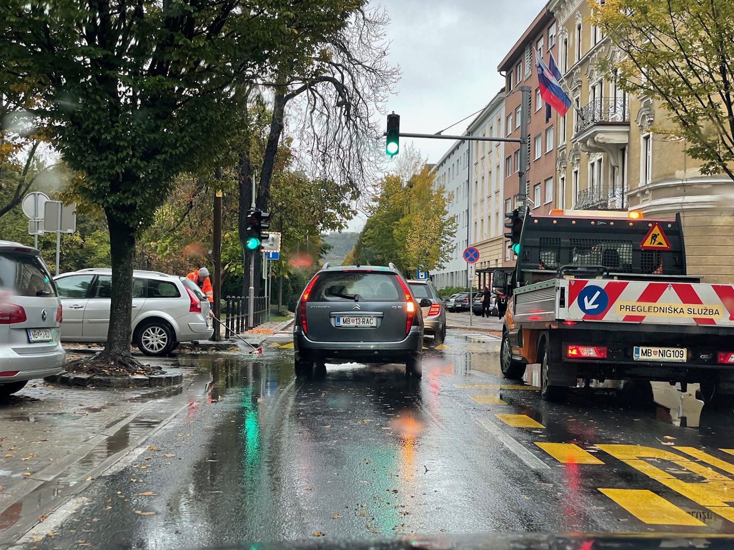 Sončno vreme se poslavlja: Prihodnji teden prihajajo dež, nevihte in okrepljen jugo