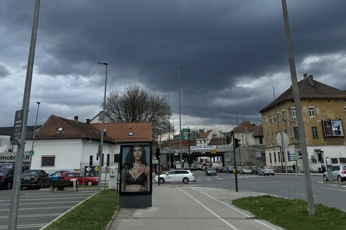 Meteorologi z resnim opozorilom: Pripravite se, popoldan bo vse drugače (grozi celo debela toča)