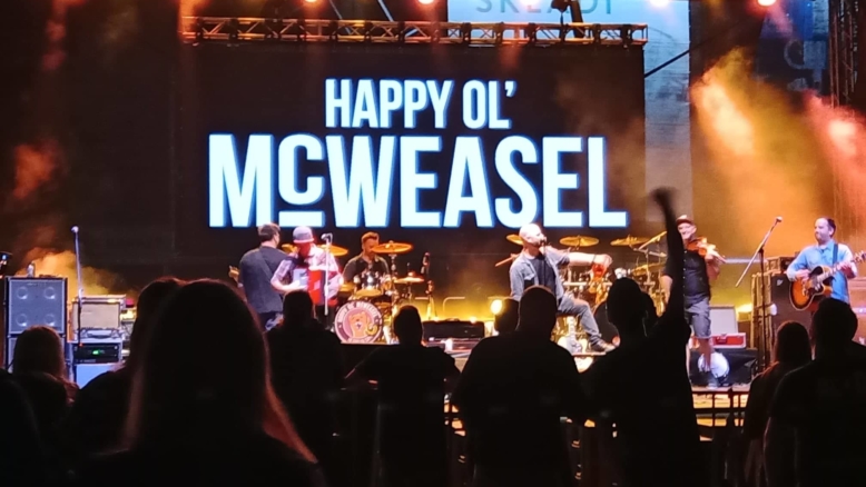 VIDEO: Happy Ol&#8217; McWeasel z novim singlom in spotom