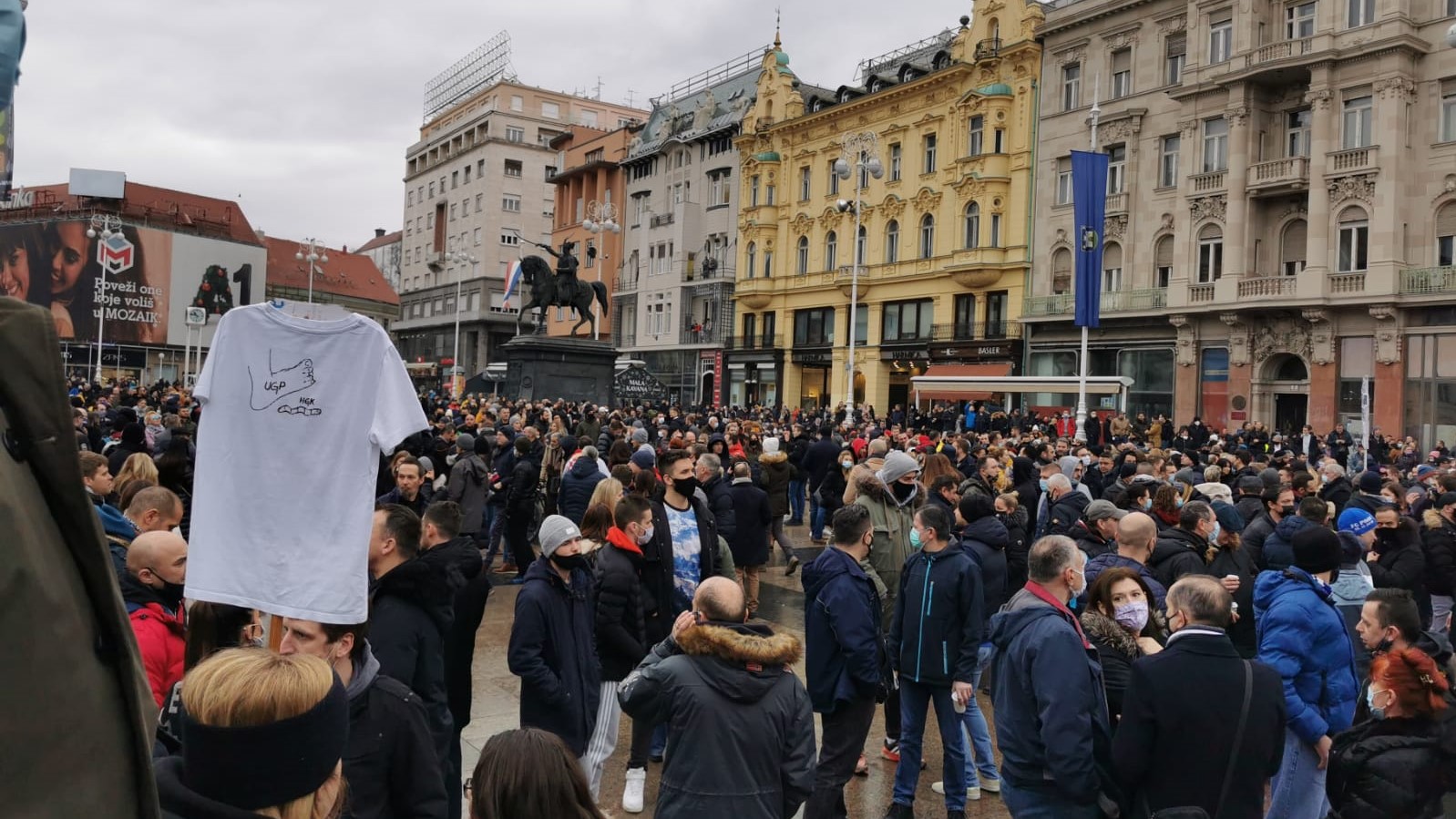 VIDEO: V Zagrebu pravkar poteka množičen protest podjetnikov