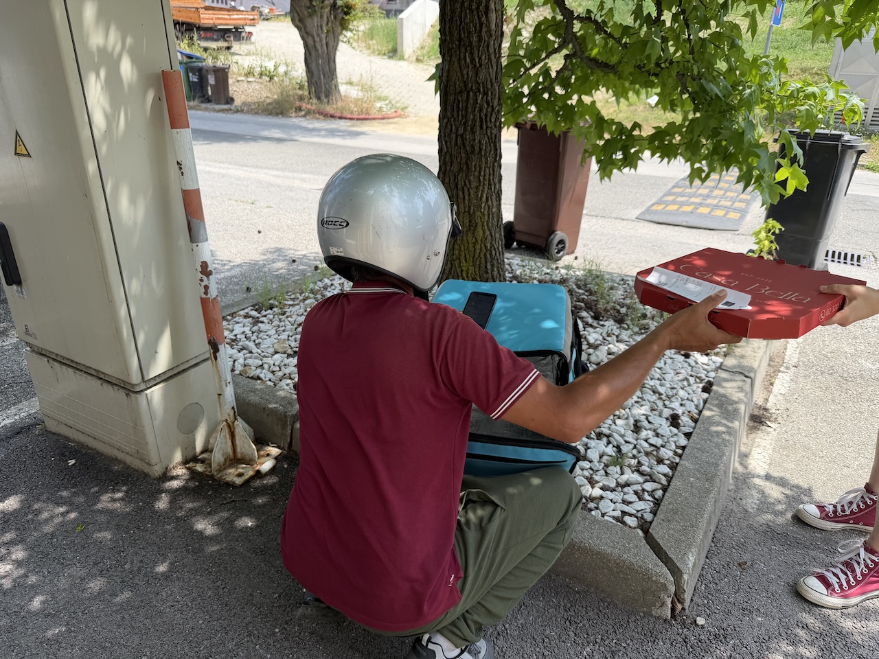 Očitki Woltovih dostavljalcev o o neprimernih delovnih pogojih: Inšpektorat odgovoril na način, ki bo razburil mnoge