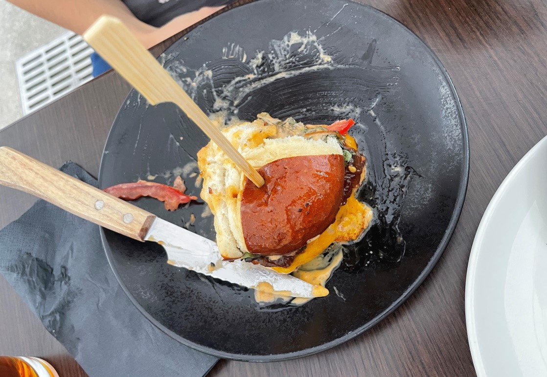 OK(N)O MESTA: Ko na burgerju na novo spoznaš Maribor