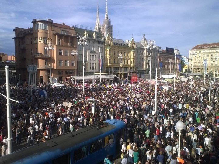 Na Hrvaškem zbrali potrebne podpise za referendum o ukinitvi covidnih potrdil