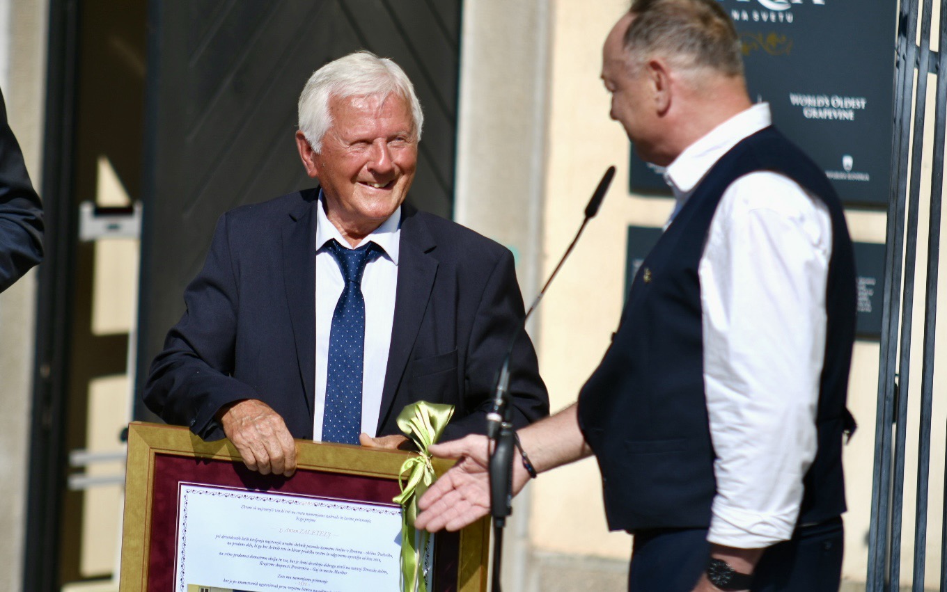 Nalivno pero, oklevanje in podpis pogodbe: zgodba iz ozadja gradnje Koroškega mostu