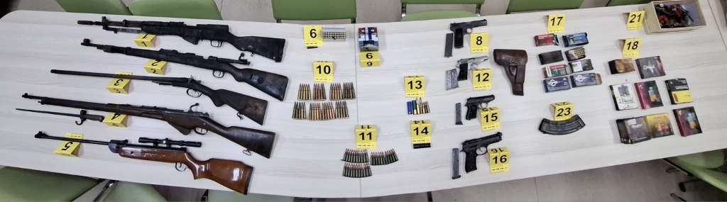 FOTO: Starejši občan na Štajerskem skrival pravo zakladnico orožja