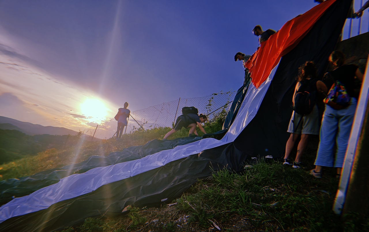 Na mariborski Piramidi razgrnili palestinsko zastavo