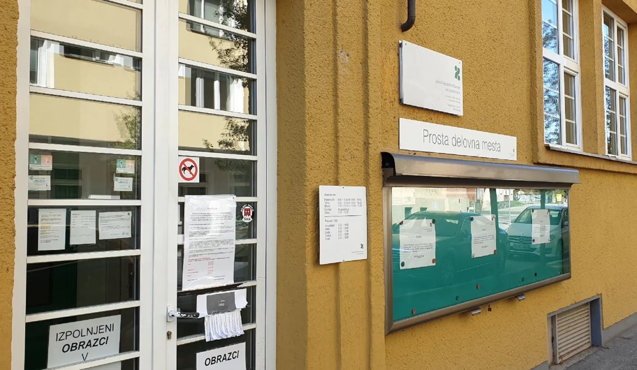 Zavod za zaposlovanje z lastnim študentskim servisom, dijaki in študenti lahko vse urejajo digitalno
