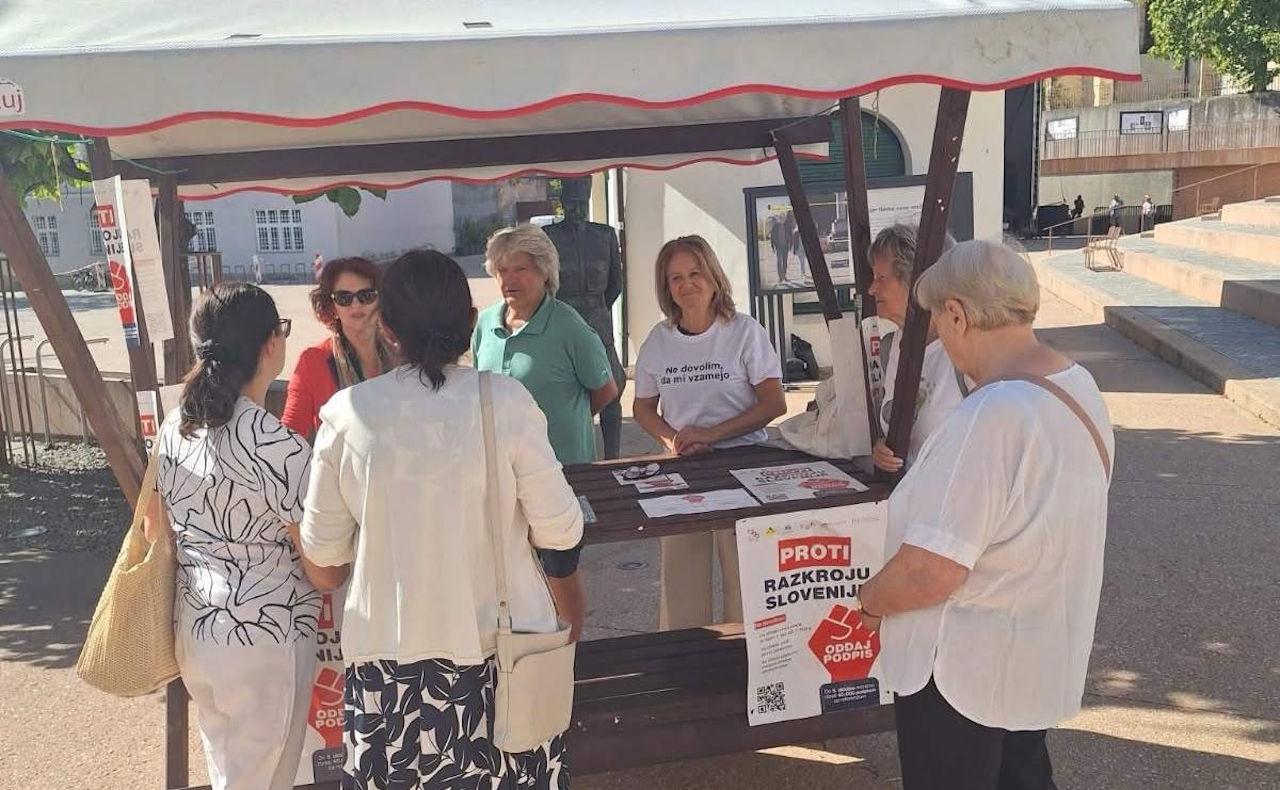Koliko podpisov za referendum o interventnem zakonu so že zbrali sindikati?
