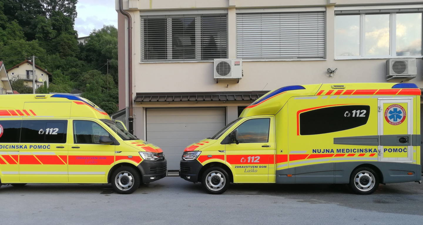 Evakuacija zdravstvenega doma: Na kraj poslali specialno enoto