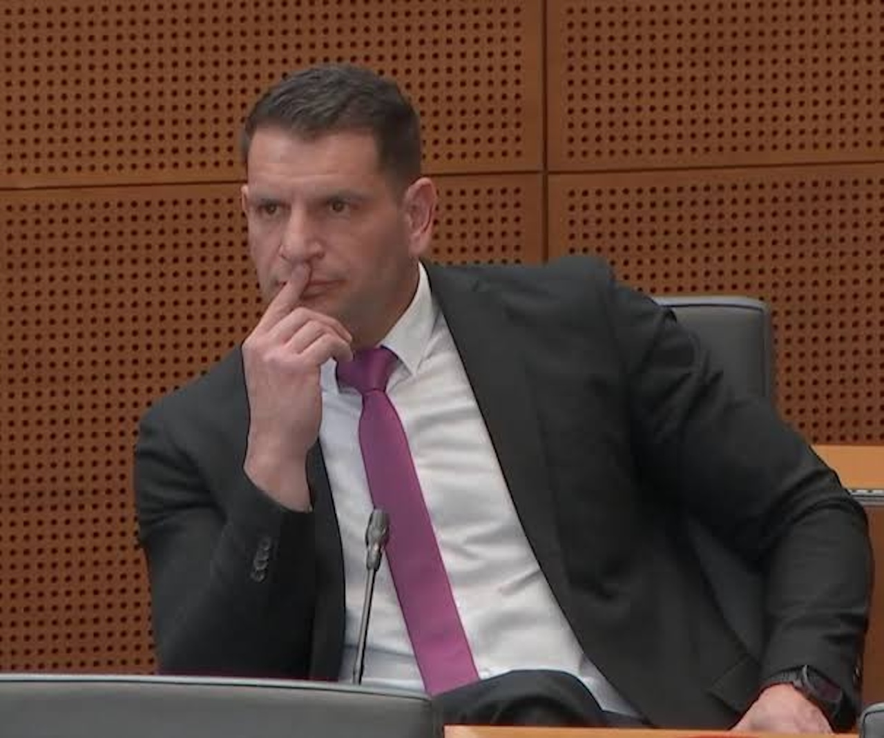 Nič ne bo s testiranjem politikov na droge: Predlog nenadoma umaknili