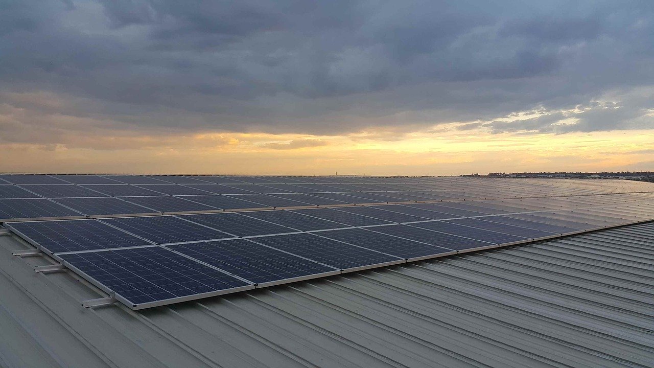 Najboljši par sončni elektrarni je zelena streha
