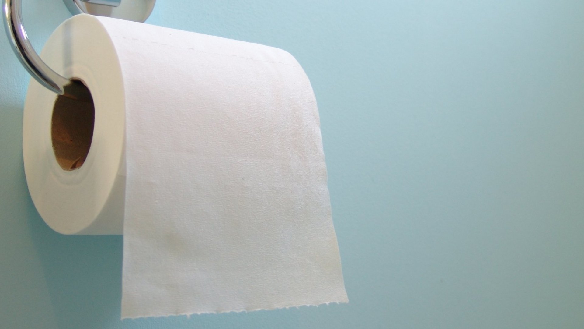 Dileme je konec: Končno vemo, kako pravilno obesiti wc papir