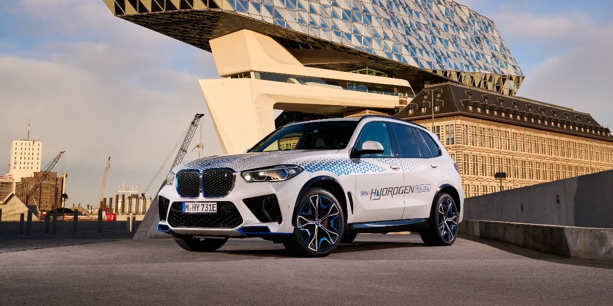 FOTO in VIDEO: BMW predstavil svoj prvi avtomobil na vodik
